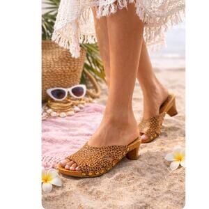 Bridget Shuster Wooden Heels Size 6.5 Animal print Retro Pin up Statement